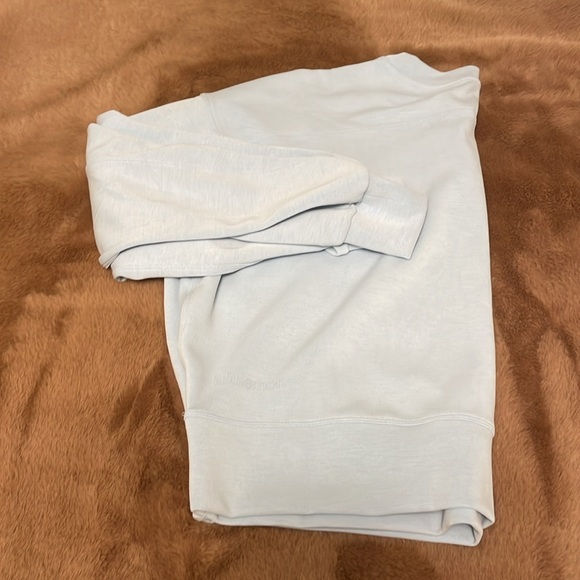 Lululemon softstreme perfectly oversized cropped crew size 8, never worn - Picture 2 of 3